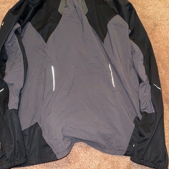 The North Face Men's Black and Gray Windbreaker with Red Trim - Picture 3 of 3